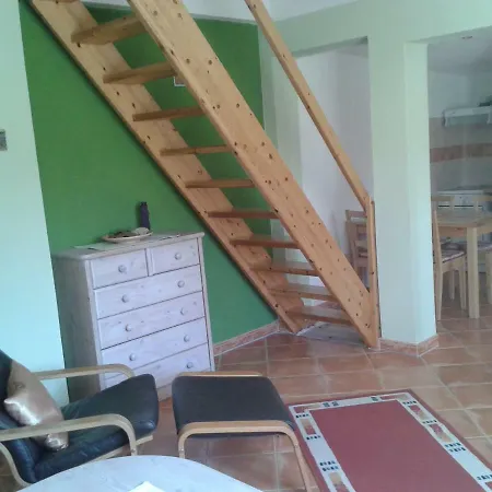 Kleine, Separate Ferienwohnung Auf Einem Großen Wiesen- Und Obstgartengrundstück * Putbus
